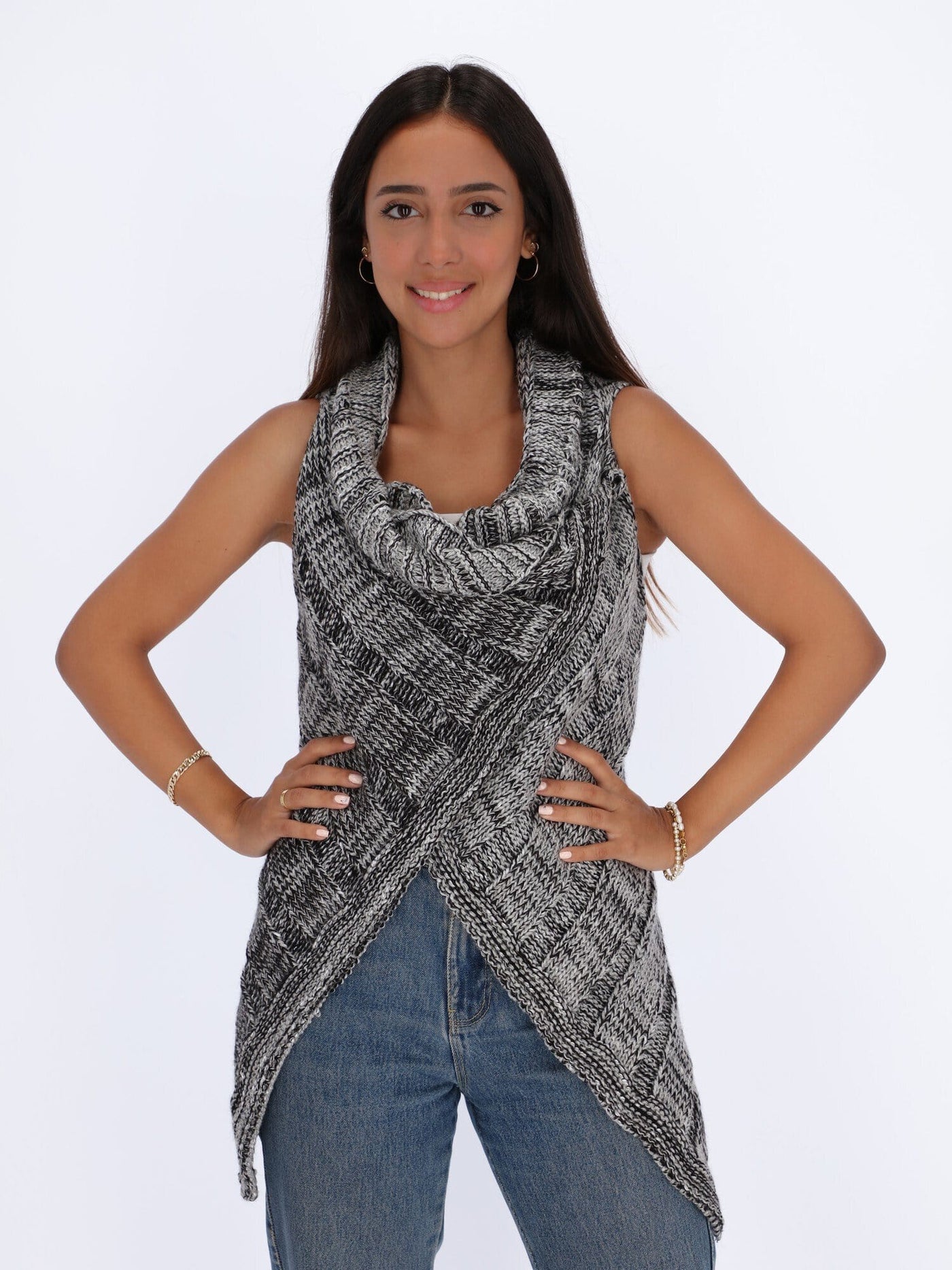 OR Knitwear Front Criss Cross Sleeveless Pullover