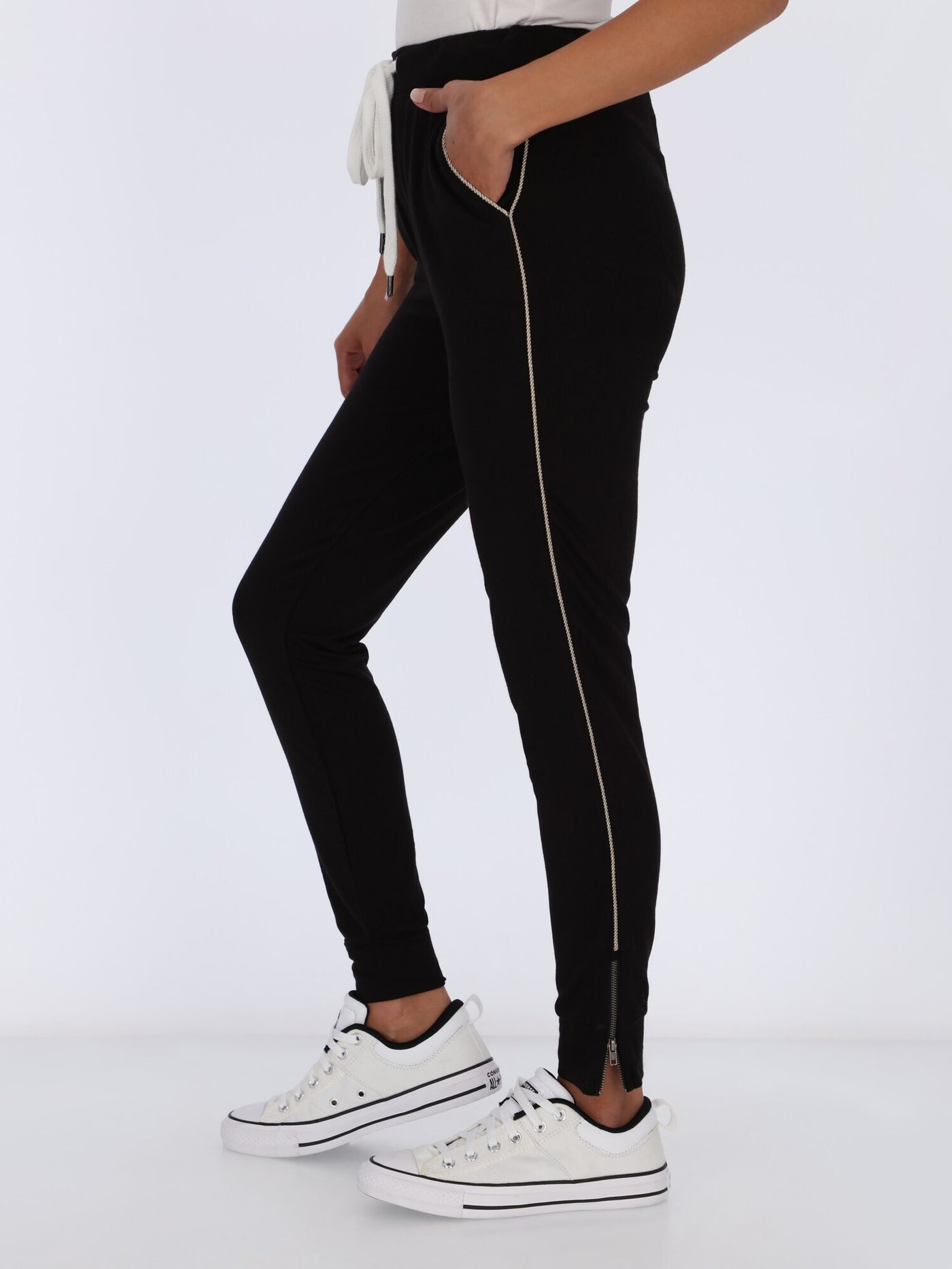 Contrast Piping Jogger Pants